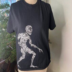 MADE BY SPIDERS  Rare Illustrated  T-Shirt  Size Medium